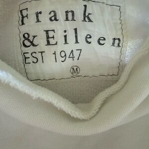 Frank & Eileen Classic white Top and Pant leisure set